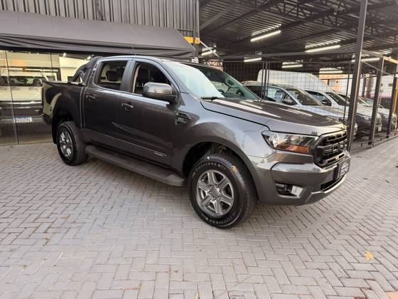 FORD RANGER 2.2 XLS 4X2 CD 16V DIESEL 4P AUTOMÁTICO FORD RANGER 2.2 XLS 4X2 CD 16V DIESEL 4P AUTOMÁTICO